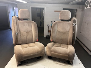 1999-2006 Chevy Silverado 1500/2500 Driver's and passenger Bucket Seat Assemblies,seat frame,seat tracks,seat cushion,Integrated seat belts:99-2006 GMC Sierra Used driver's bucket seat for sale- York,PA
