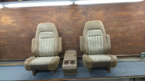 1992-1994 Chevy Suburban Driver and passenger Bucket Seat Assemblies,seat frame,seat cushion,seat tracks,factory center console,1988-1994 Chevy c/k 1500 Regular Cab truck Seats